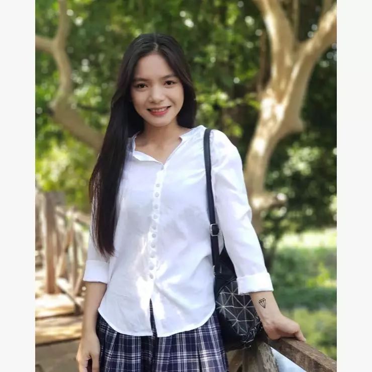 柬埔寨美女老师颜值爆表意外走红,迷倒万千网友! [复制链接]