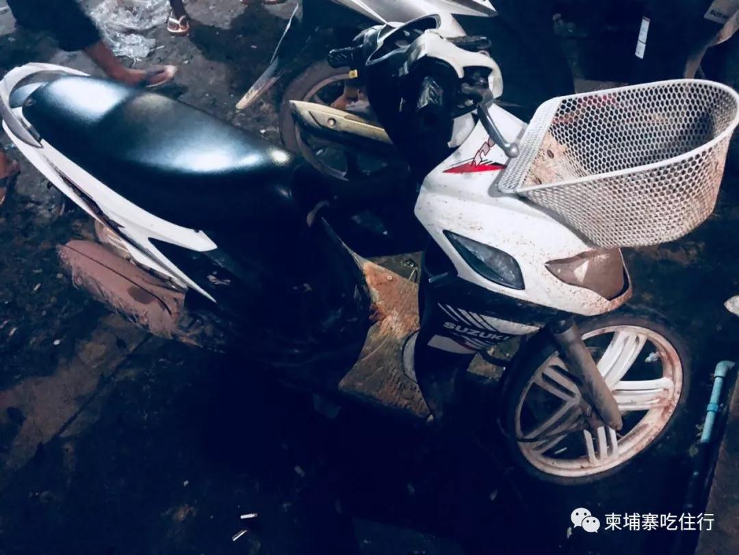 两名飞车党当街抢劫一名中国女子,一人侥幸逃脱[复制链接]