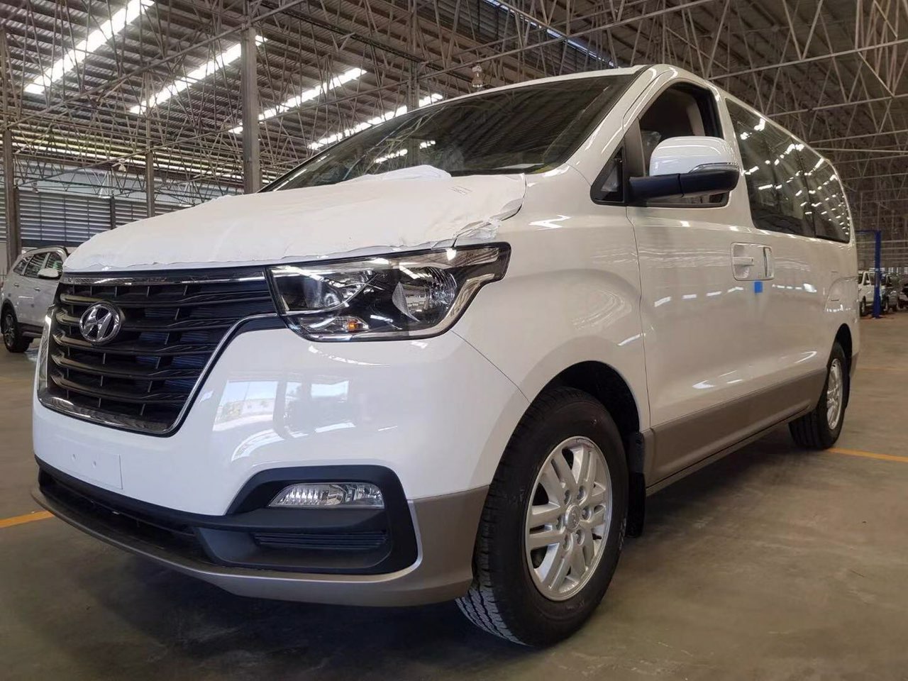 汽车买卖 69 【出售】全新现代h1 白色顶配 黑色标牌 47500 .