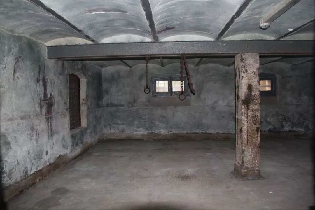 员工触犯公司利益会被关进小黑屋或水牢·图片来自网络