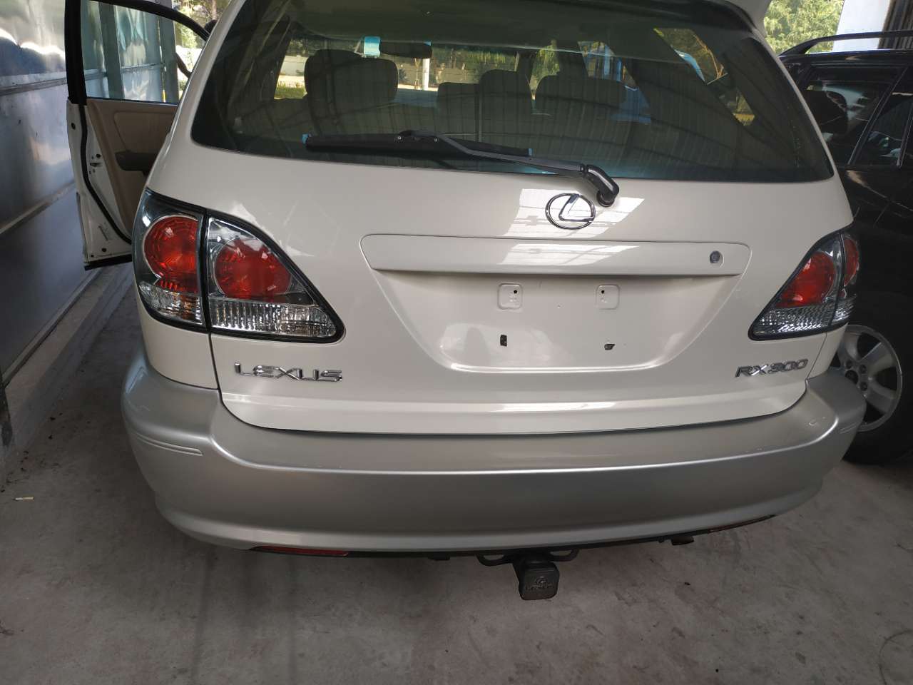 出售2000雷克萨斯300.下柜车.