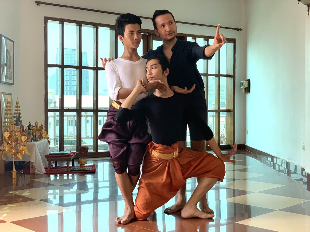 Prumsodun-Ok-teaching-dancers-Seourn-Chamreoun-standing-and-Dy-Puthik.-Photo-by-.jpg