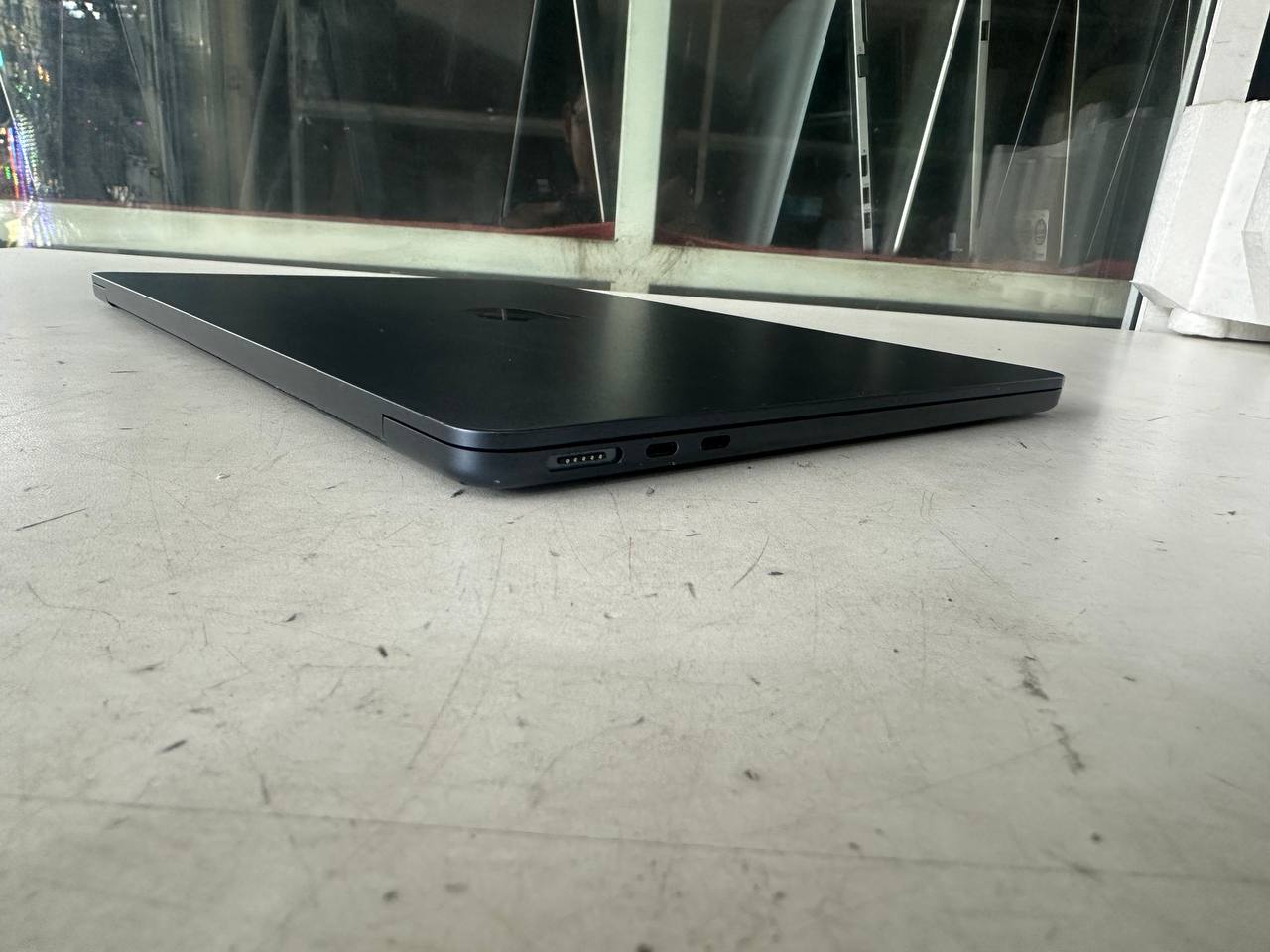 #3809 macbook  Air M2 2022 -2.jpg