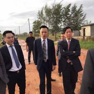 中国企业家考察团对西省进行投资考察