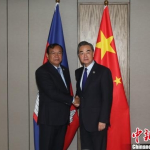 王毅会见柬埔寨外交国际合作部大臣布拉索昆