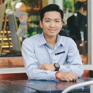 他白天是创业公司老板，晚上竟在贝者场打工