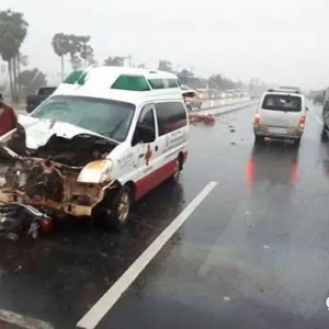 柬埔寨救护车这么疯狂？又是“疯狂赛车”，又是送果汁？那救人咧…… ...