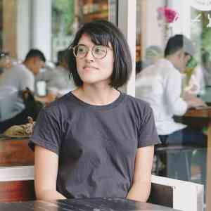 中英混血美女，她因“恋童癖”来到柬埔寨