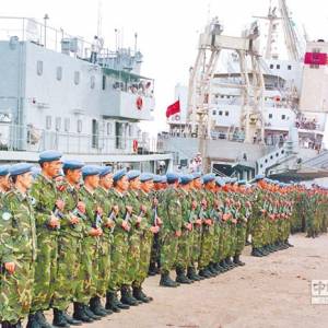 大陆第一次派遣部队参加维和行动：400人赴柬埔寨磅逊港