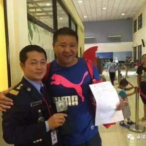 西港一同胞拾金不昧，1万美金上交警方