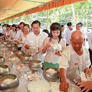 柬传统节日“亡人节”已拉开序幕