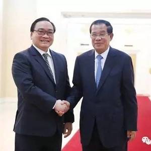 洪森会见河内市委书记黄忠海