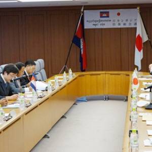 副总理狄班赴日会见日本防卫大臣