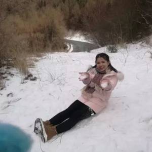 25岁柬华人美女，为何赢得公主和大使馆频频青睐
