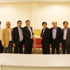国侨办政策司调研组一行到访柬华理事总会