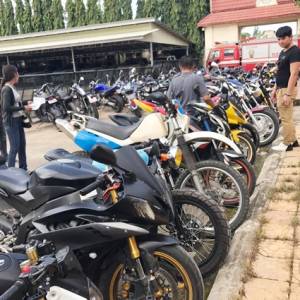 金边警察局通知市民前来领回被扣车辆