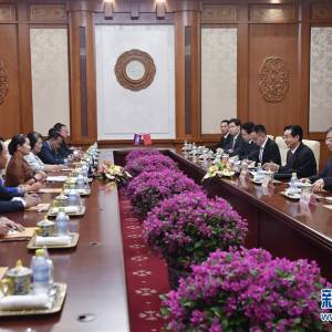 赵洪祝与柬埔寨副首相梅森安会谈