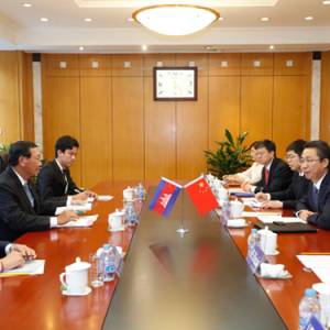 中国国家知识产权局与柬埔寨王国工业及手工业部签署专利权在柬生效协议 ... ...