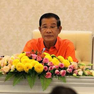 洪森要求美国从柬撤走两枚“化学炸弹”