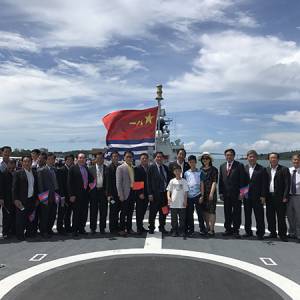 中国海军编队抵西港 明后两天是舰艇开放日