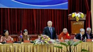 大力促进越柬两国人民友好合作关系