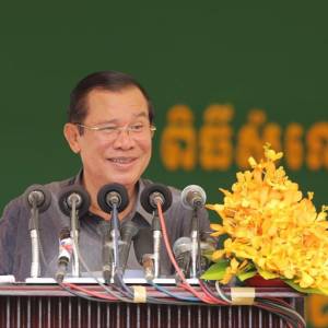 洪森：五个党将替补一个被解散的政党