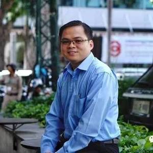 一位卖报纸的穷小子，凭什么赢得柬埔寨两大富豪的青睐