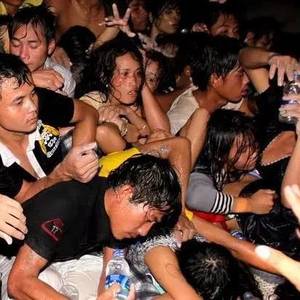 铭记2010年送水节世纪灾难，谨防踩踏事件！
