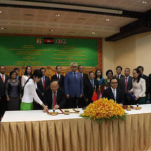 中国积极落实对柬承诺 将赠流动诊所及沼气炉