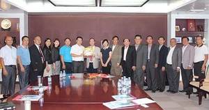 肇庆市侨务代表团拜访柬华理事总会