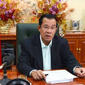 洪森：继续推进民主多党制建设