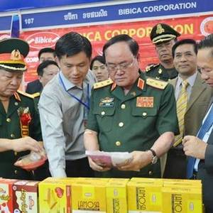 越南“贸博会”金边开幕 两国扩大企业与军队合作