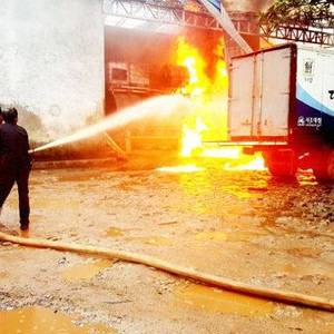 煤气罐爆炸  冰厂损失惨遭