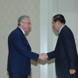 洪森总理会见瑞士投资公司代表团