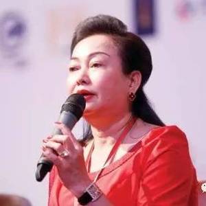 死人堆里幸存下的华人女孩，如何登上柬十大富豪榜