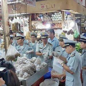 金边市场开展食品检查行动