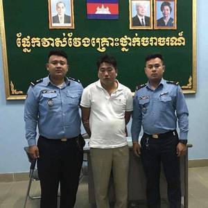 当街侮辱交警‧警官羁押候审