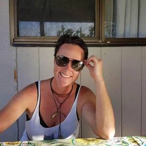 一女子在柬埔寨感染疟疾，手脚组织坏死面临截肢
