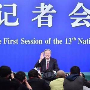 周小川:人民币国际化还能进一步向前迈进