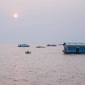 水上漂泊的居民，洞里萨湖浮村探访