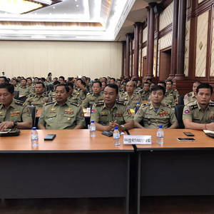 洪森签发《政府令》 上调武装部队“职务津贴”