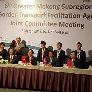 孙占托部长赴河内·出席跨境运输会议