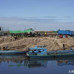 看柬埔寨渔民是如何生活的 没有房产每天住船上