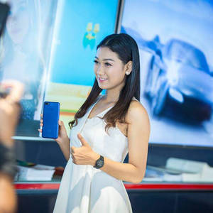 华为两款全新手机即日起接受预订