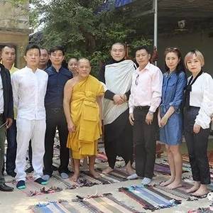清明时节！中资人士参拜本焕老和尚舍利塔