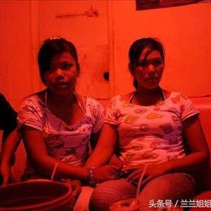 没文化的农村女孩，只能从事喝酒唱歌的工作