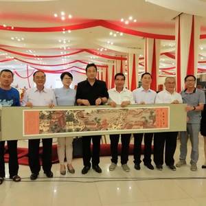 祝愿友谊常青 柬山西商会拜访柬华总会赠国画