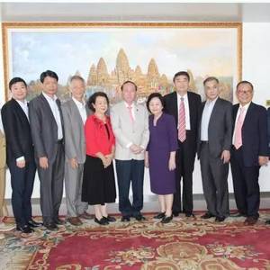 越南经贸代表团拜访柬华总会