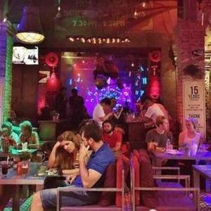 到柬埔寨旅游 这里的夜如此精彩 男游客纷纷沉迷其中
