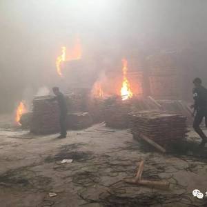 两口子吵架，老婆一把火烧了老公的工厂……